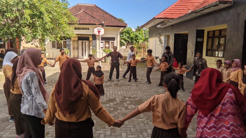 Kegiatan Ekstrakurikuler Pramuk SLBN 3 Lombok Tengah